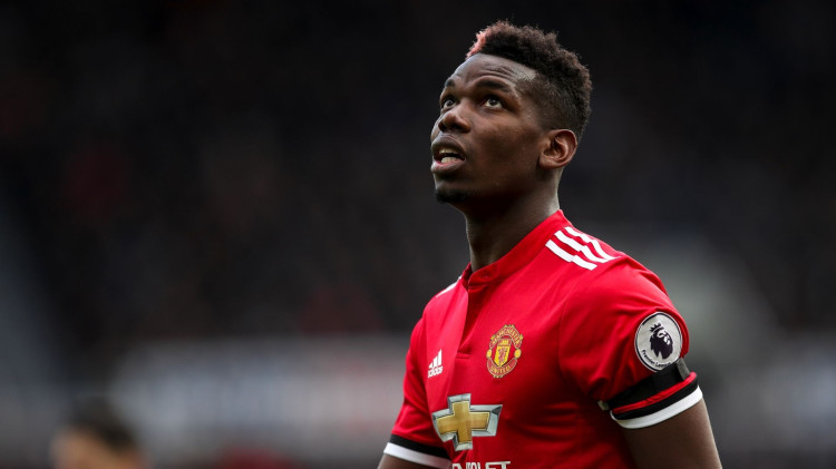 Paul Pogba nie je v Manchestri United spokojný, myslí si tréner Francúzska Didier Deschamps