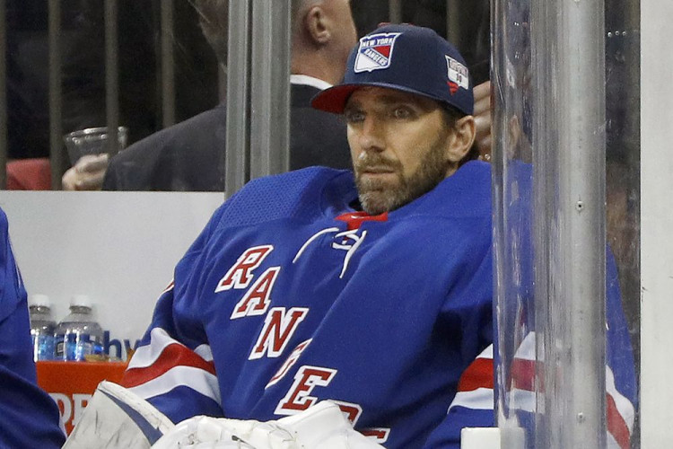 Henrik Lundqvist vynechá budúcu sezónu v NHL. Z hry ho vyradili problémy so srdcom