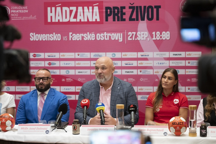 Slovenské hádzanárky podporia onkologické pacientky, hrať budú v ružových dresoch